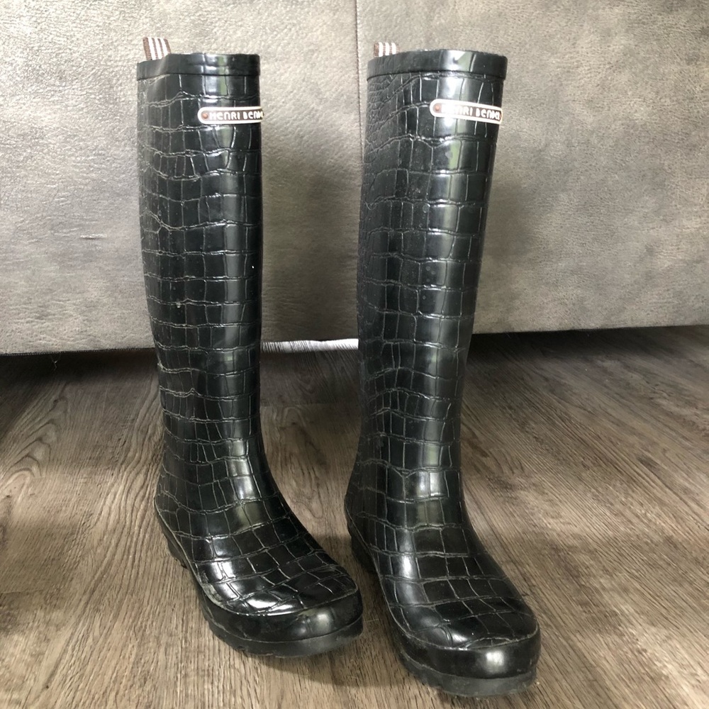 Henri Bendel rain boot